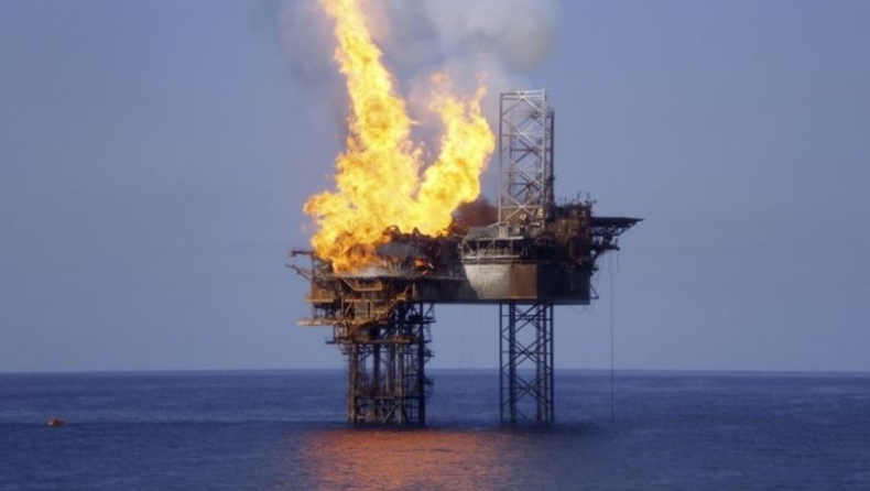 Τουλάχιστον 32 νεκροί από την πυρκαγιά σε πλατφόρμα πετρελαίου στην Κασπία Θάλασσα