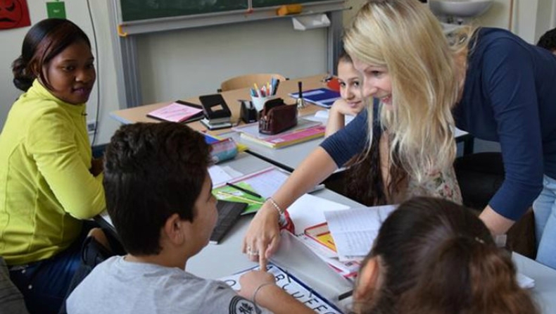 Γερμανία: Προσλαμβάνονται 8,5 χιλιάδες δάσκαλοι γερμανικών για τους πρόσφυγες
