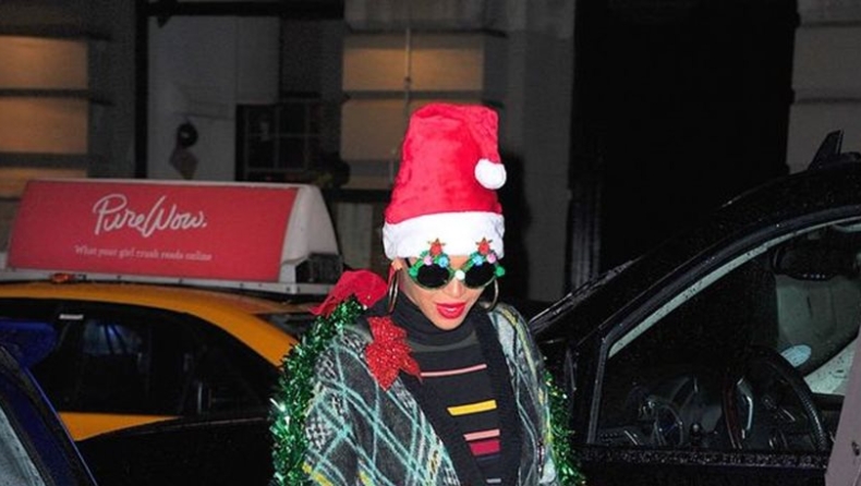Η Beyonce ντύθηκε χριστουγεννιάτικο δέντρο (pics)