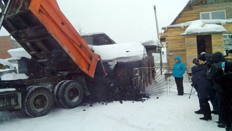 Σιβηρία: Νοσοκόμα έχασε 30 κιλά και της έκαναν δώρο πέντε τόνους... κάρβουνο