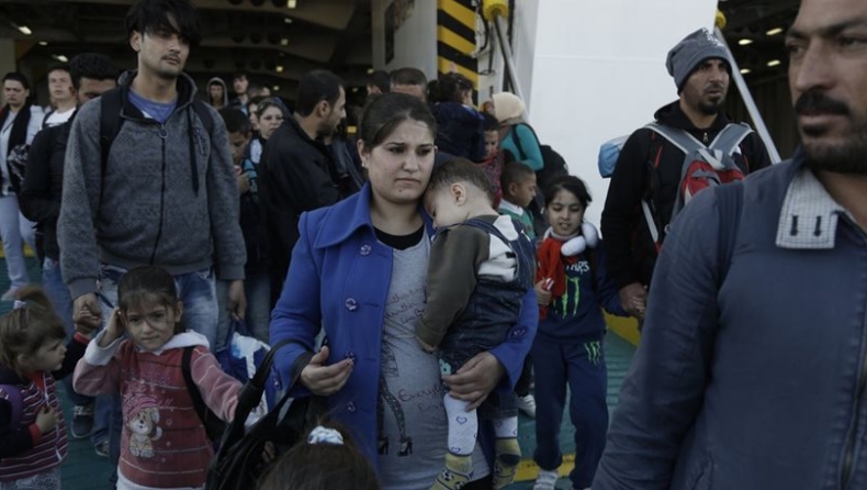 Στον Πειραιά άλλοι 2.349 πρόσφυγες και μετανάστες