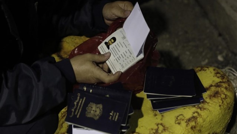 Welt: Πλαστά διαβατήρια εκδίδει το Ι.Κ.
