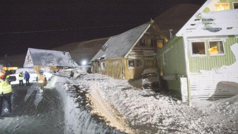 Χιονοστιβάδα καταπλάκωσε σπίτια στη Νορβηγία – Πολλοί αγνοούμενοι (vid)