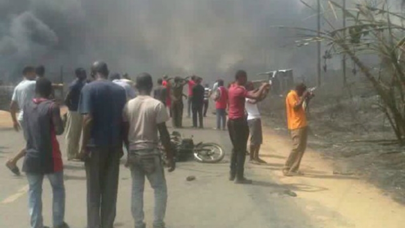 Έκρηξη με δεκάδες νεκρούς στη Νιγηρία (vid&pics)