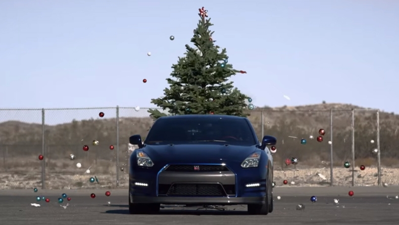 Καθάρισε το χριστουγεννιάτικο δέντρο σε 2,7’’ (video)