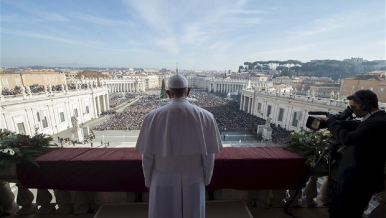 «Ωμότητες των τρομοκρατών που καταστρέφουν την κληρονομιά των λαών» καταγγέλλει ο Πάπας
