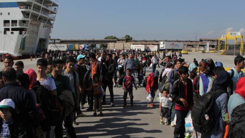 3,600 refugees arrive at Piraeus port on Thursday
