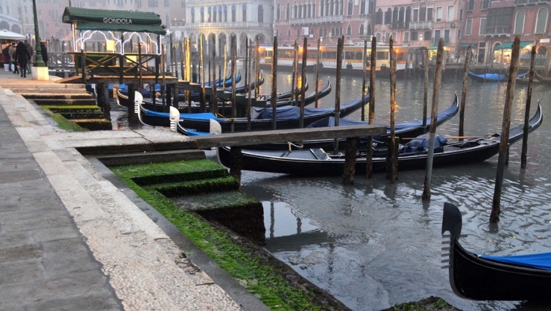 Αδειασαν από νερό τα κανάλια της Βενετίας (pics)