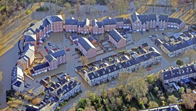 Αγγλία: Ολόκληρη η πόλη του Γιορκ κάτω από το νερό (pics)