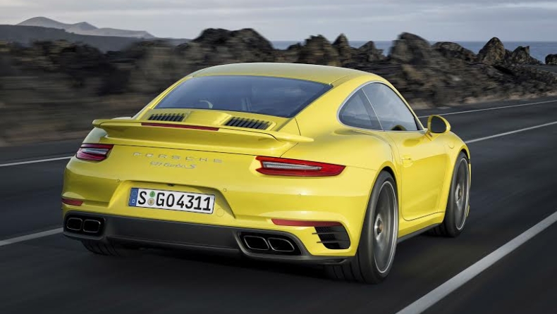 Η νέα Porsche 911 «κλέβει» τον εαυτό της