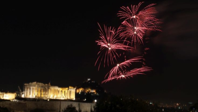 Πυροτεχνήματα πάνω από την Ακρόπολη για την υποδοχή του 2016 (pics)