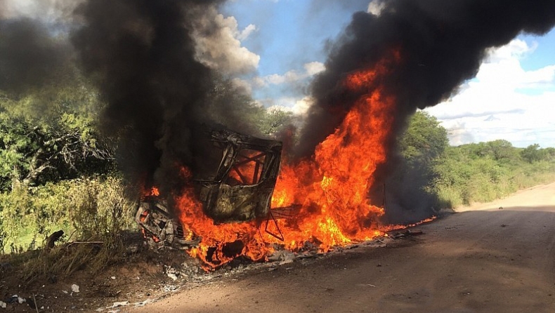 Κάηκε ολοσχερώς φορτηγό στο Ντακάρ