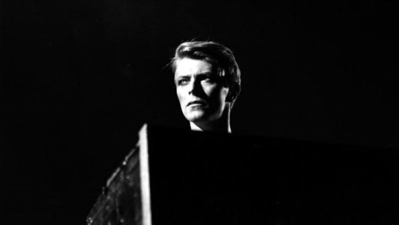 Ο κόσμος υποκλίνεται στην μουσική ιδιοφυία του David Bowie (pics & vids)