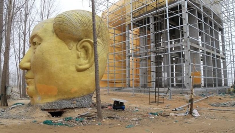 Γκρέμισαν το γιγαντιαίο «χρυσό» άγαλμα του Μάο επειδή ήταν... αυθαίρετο! (vid)