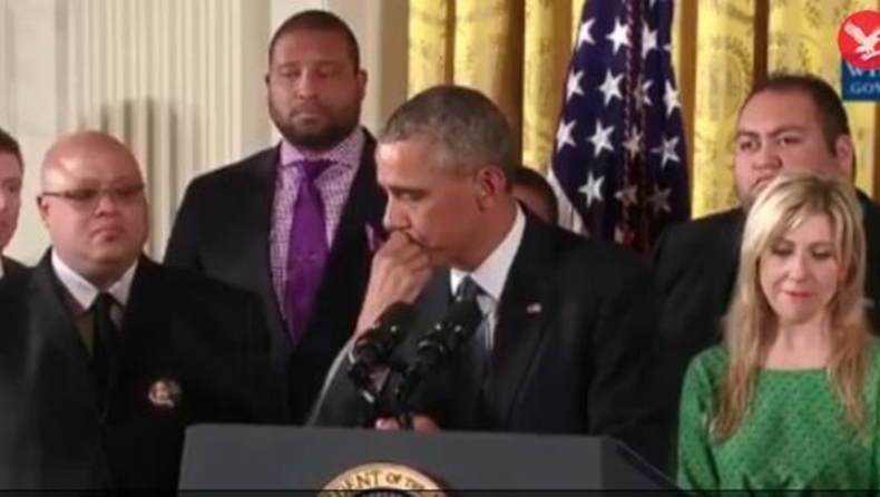 Δημοσιογράφοι κατηγορούν τον Ομπάμα για ψεύτικα δάκρυα
