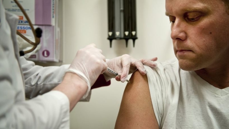 Η γρίπη σαρώνει αλλά οι Έλληνες δεν εμβολιάζονται