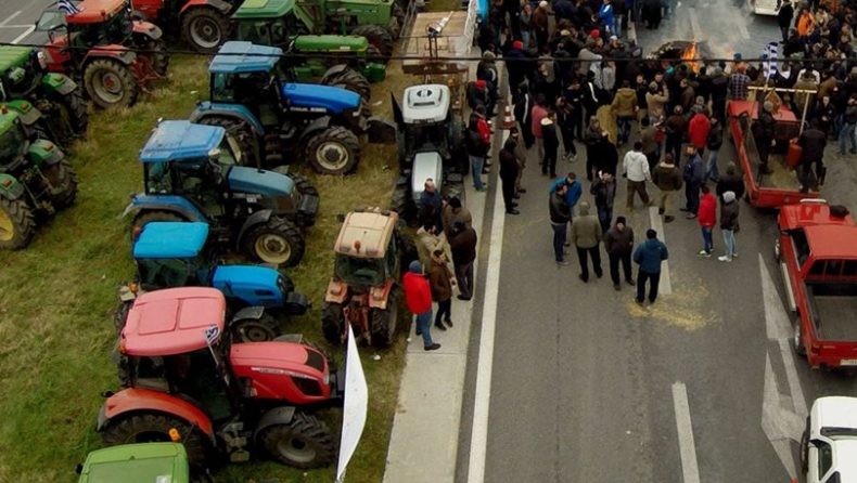 Αγρότες: Συνεχίζουμε τον αγώνα - Κλειστοί οι δρόμοι