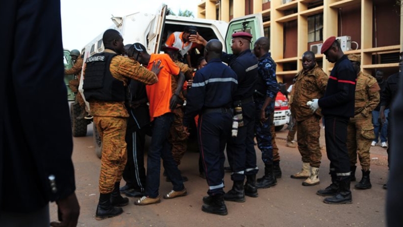Μπουρκίνα Φάσο: Τουλάχιστον 27 νεκροί από την επίθεση των τζιχαντιστών (vids)