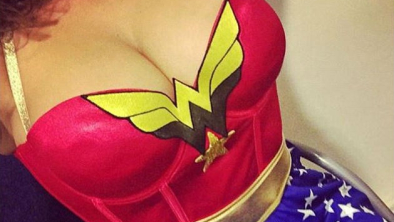 Η Kelly Βrook είναι μία... Wonder Woman (pics)