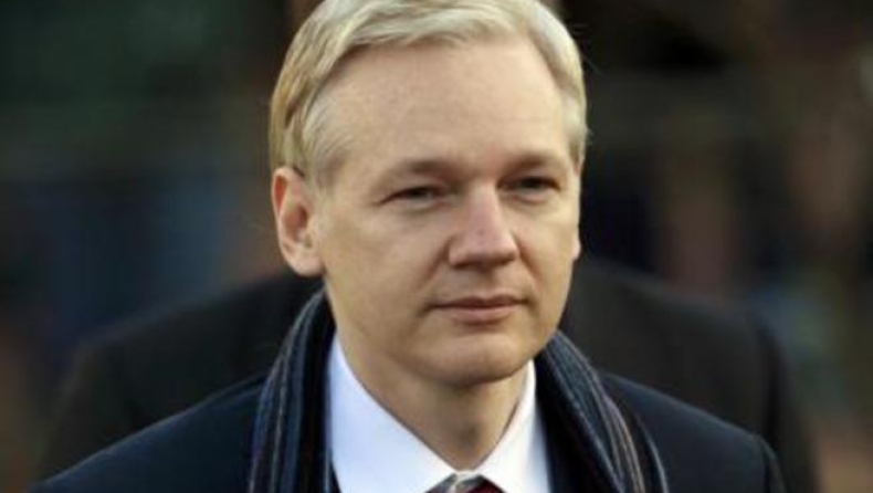 Δέχεται να παραδοθεί ο ιδρυτής του Wikileaks