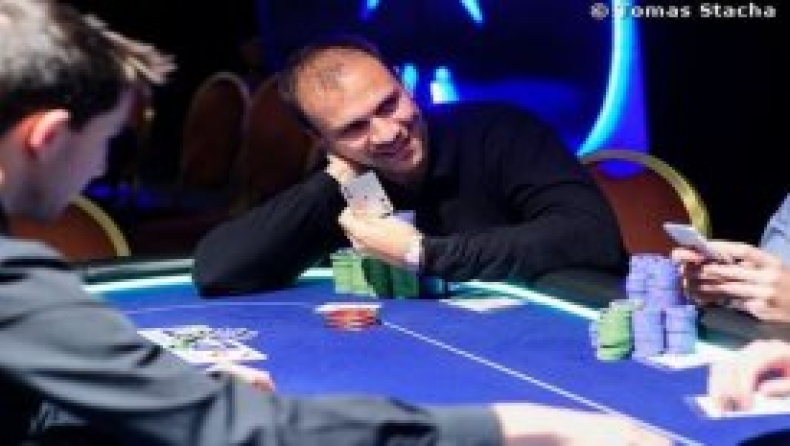 Παρακολουθήστε live τον Έλληνα παίκτη να παίζει πόκερ για €561.900 (video)