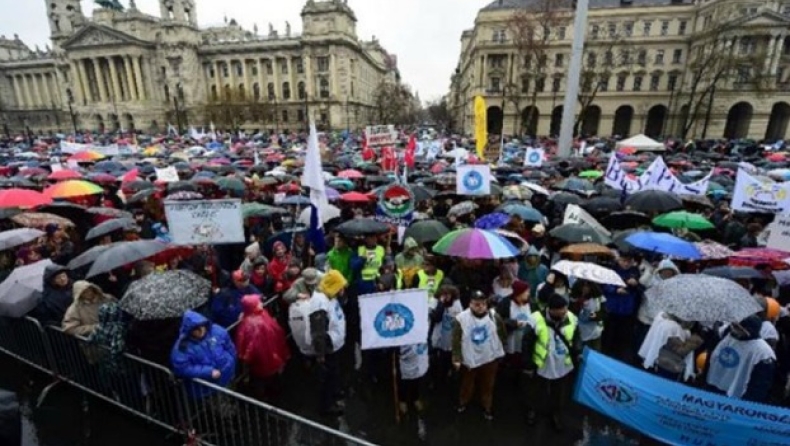 Βουδαπέστη: Χιλιάδες στους δρόμους κατά των αλλαγών στην εκπαίδευση