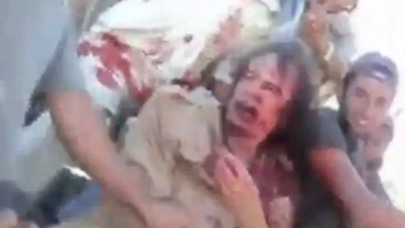 Δείτε τις τελευταίες στιγμές του Καντάφι πριν τον εκτελέσουν (vid)