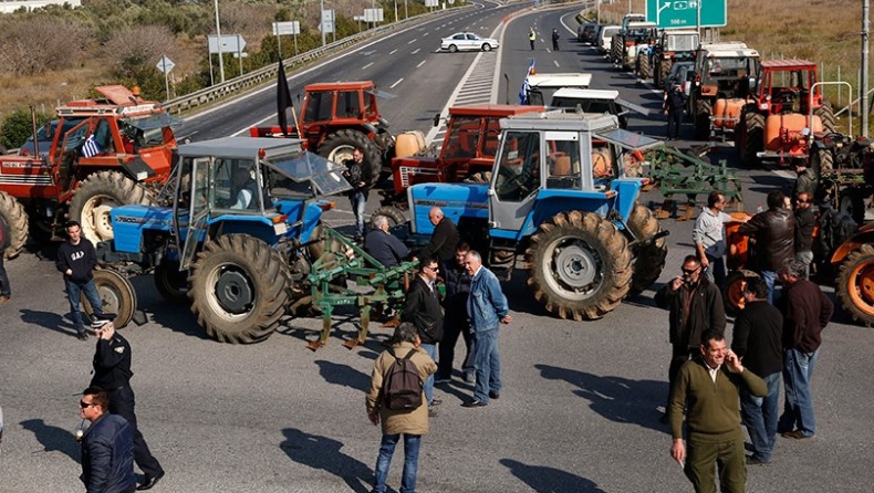 Θα κλείσουν και τα λιμάνια οι αγρότες (pics)