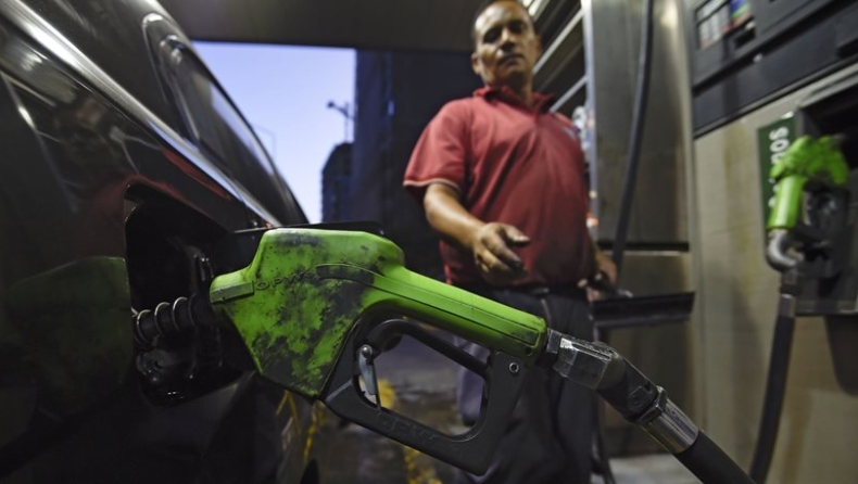 Βενεζουέλα: Η κρίση φέρνει αύξηση 6.000% στην τιμή της βενζίνης