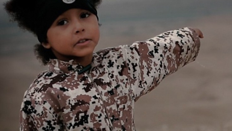 4χρονος ανατινάζει τέσσερις κρατούμενους του ISIS (vid&pics)