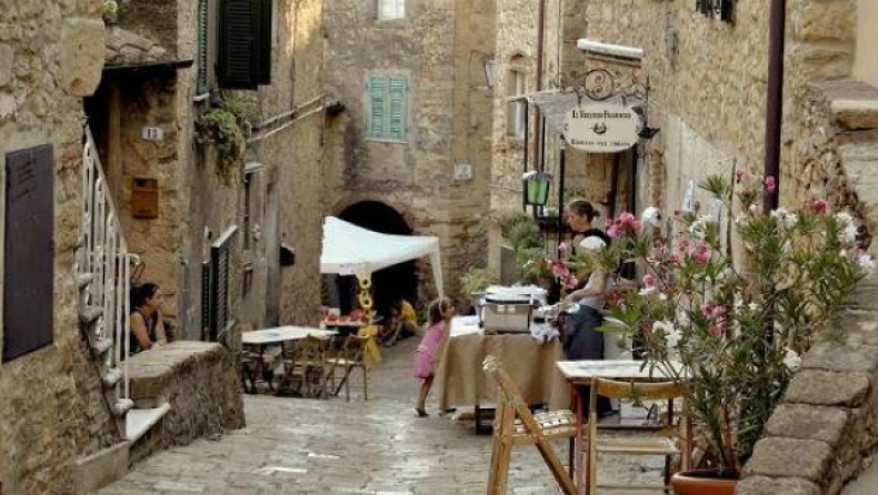 Το μικρότερο μεσαιωνικό χωριό της Μεσογείου -Ατμόσφαιρα παραμυθιού (pics)