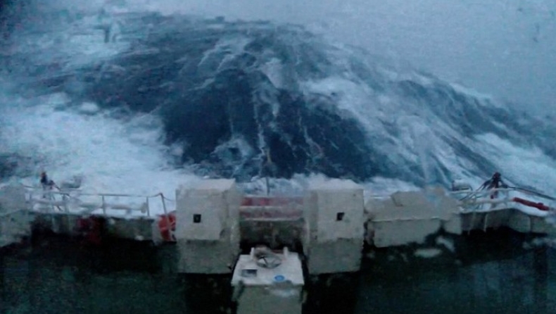 Τρομακτικά πλάνα από κακοκαιρία στη Βόρεια Θάλασσα (pics&vid)