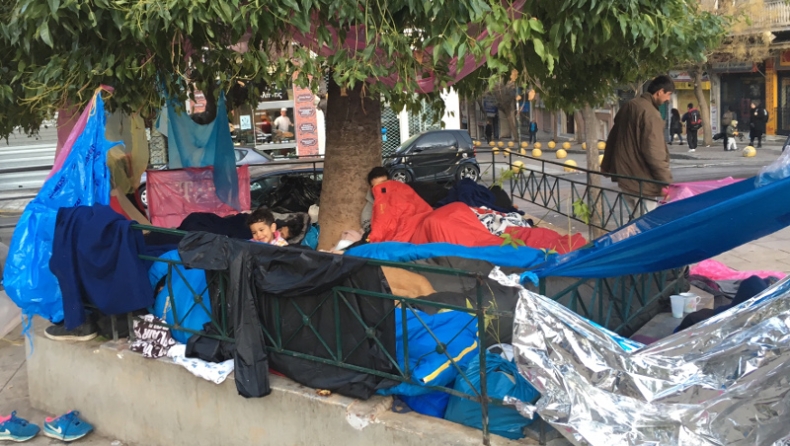 Αφγανοί μετανάστες πληρώνουν 3.000 ευρώ για να τους βγάλουν από την Ελλάδα