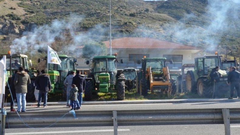 Κλείνουν επ' αόριστον τα Τέμπη οι αγρότες