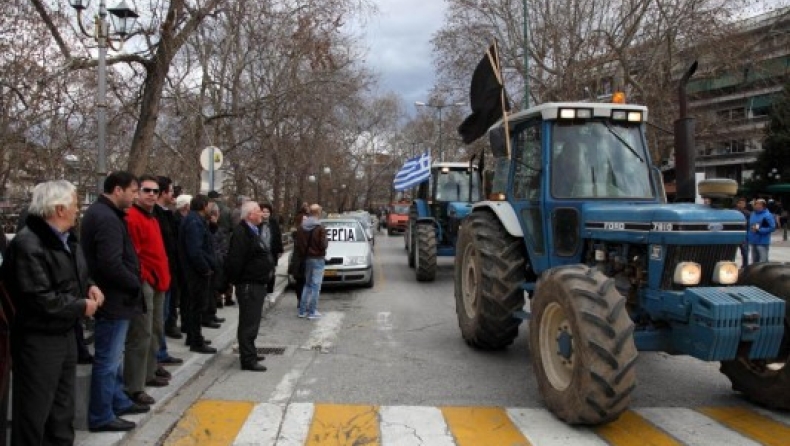Εισβολή αγροτών σε εκδήλωση του ΣΥΡΙΖΑ στα Τρίκαλα (vid)