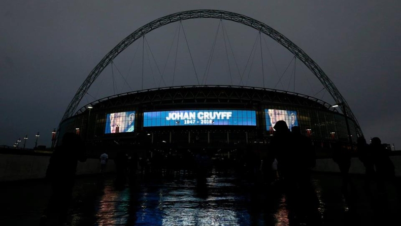 Το Wembley τίμησε τον Κρόιφ (pics+vid)