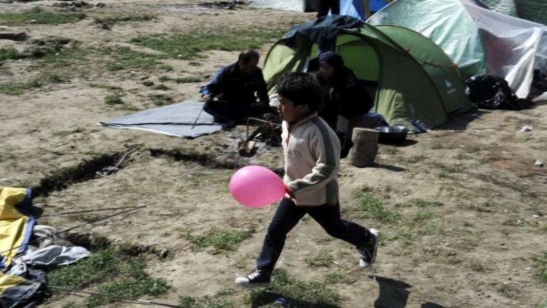Λιγότεροι κατά 3.122 οι πρόσφυγες στη χώρα