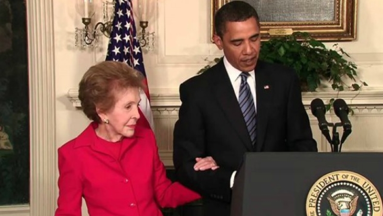 Το ζεύγος Ομπάμα τιμά τη μνήμη της Νάνσι Ρίγκαν