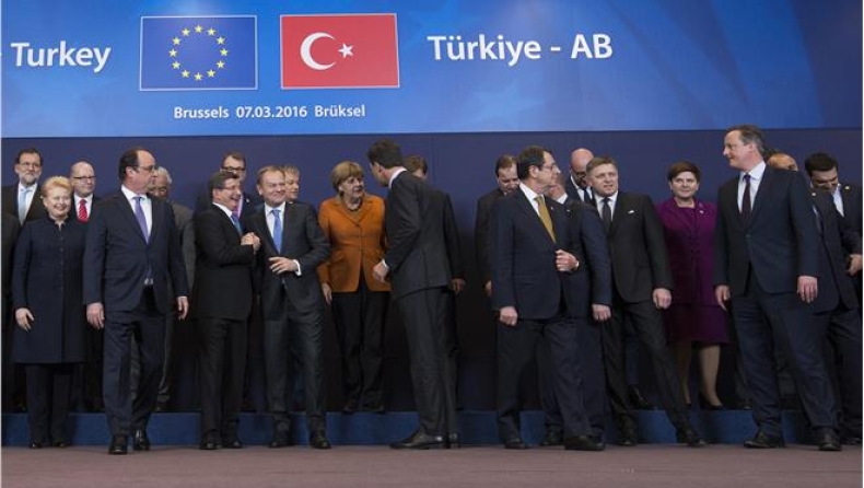 Ομόφωνη συμφωνία ΕΕ-Τουρκίας για το προσφυγικό ανακοίνωσε ο Τουσκ (vid)