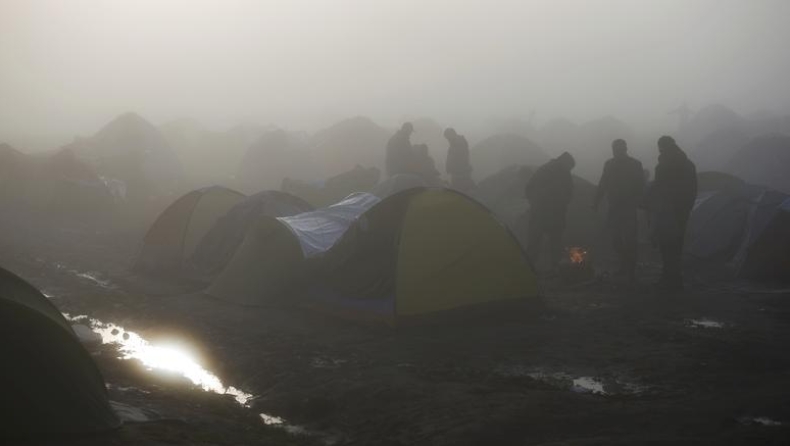 ΝΥ Times: Η χρεοκοπημένη χώρα που γίνεται φυλακή για πρόσφυγες (pics)