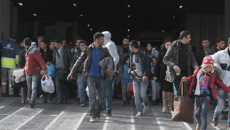 Στην Αθήνα οι πρόσφυγες από τα νησιά - Πάτησαν Ελλάδα οι Τούρκοι παρατηρητές