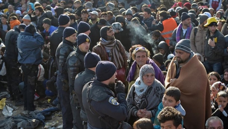 Πάνω από 1.000 πρόσφυγες εγκλωβισμένοι στα σύνορα Σκοπίων-Σερβίας