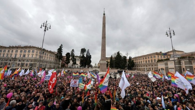 Χιλιάδες στους δρόμους της Ρώμης υπέρ των δικαιωμάτων των ομοφυλόφιλων