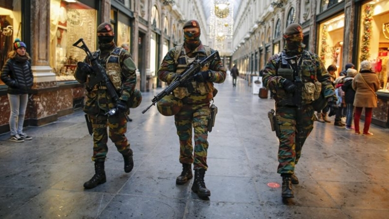 Ανθρωποκυνηγητό σε όλη την Ευρώπη για οκτώ τρομοκράτες που έδρασαν σε Παρίσι και Βρυξέλλες
