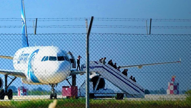 Λάρνακα: Απελευθερώθηκαν οι περισσότεροι επιβάτες (pics)
