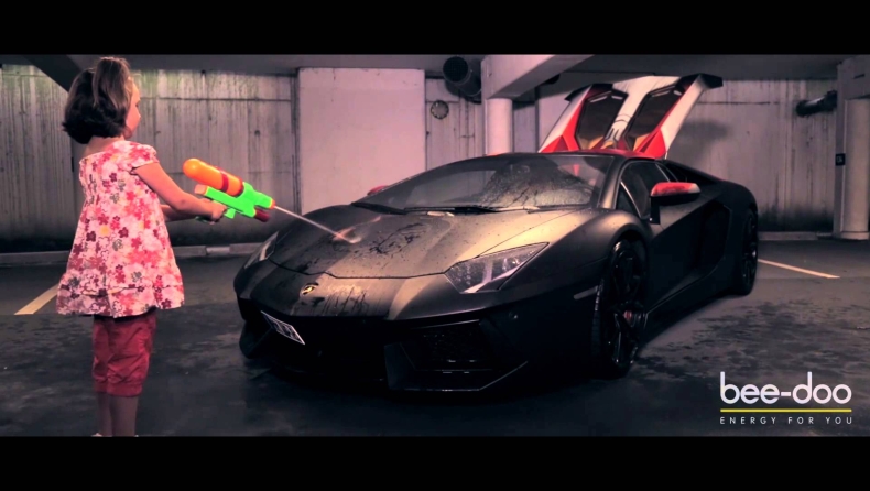 H Lamborghini που ζήλεψε τους χαμαιλέοντες (video)