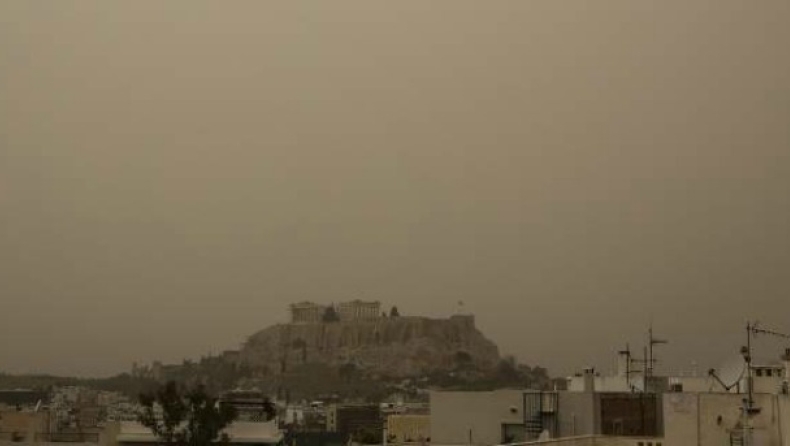 Η αφρικανική σκόνη «σκέπασε» την Αθήνα (pics)