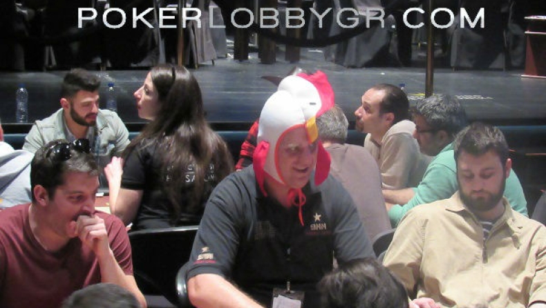 Ένα κοτόπουλο φέρνει τον πανικό στο τουρνουά πόκερ της Θεσσαλονίκης