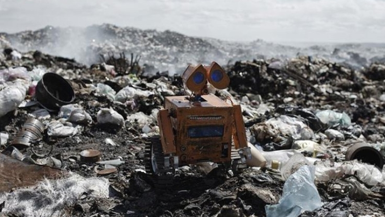 Ο 17χρονος από τη Βολιβία που φτιάχνει ρομπότ από σκουπίδια (pics)