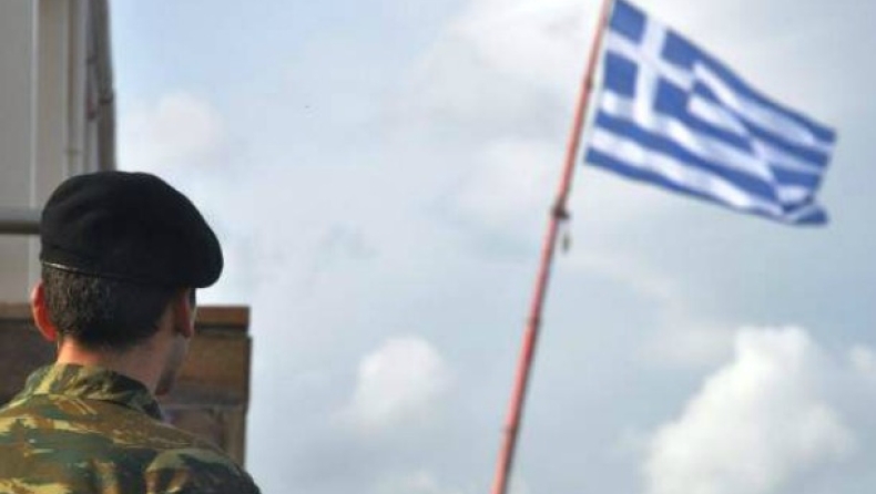 Υψώθηκε η τεράστια ελληνική σημαία και φέτος στη Χίο (pics & vid)